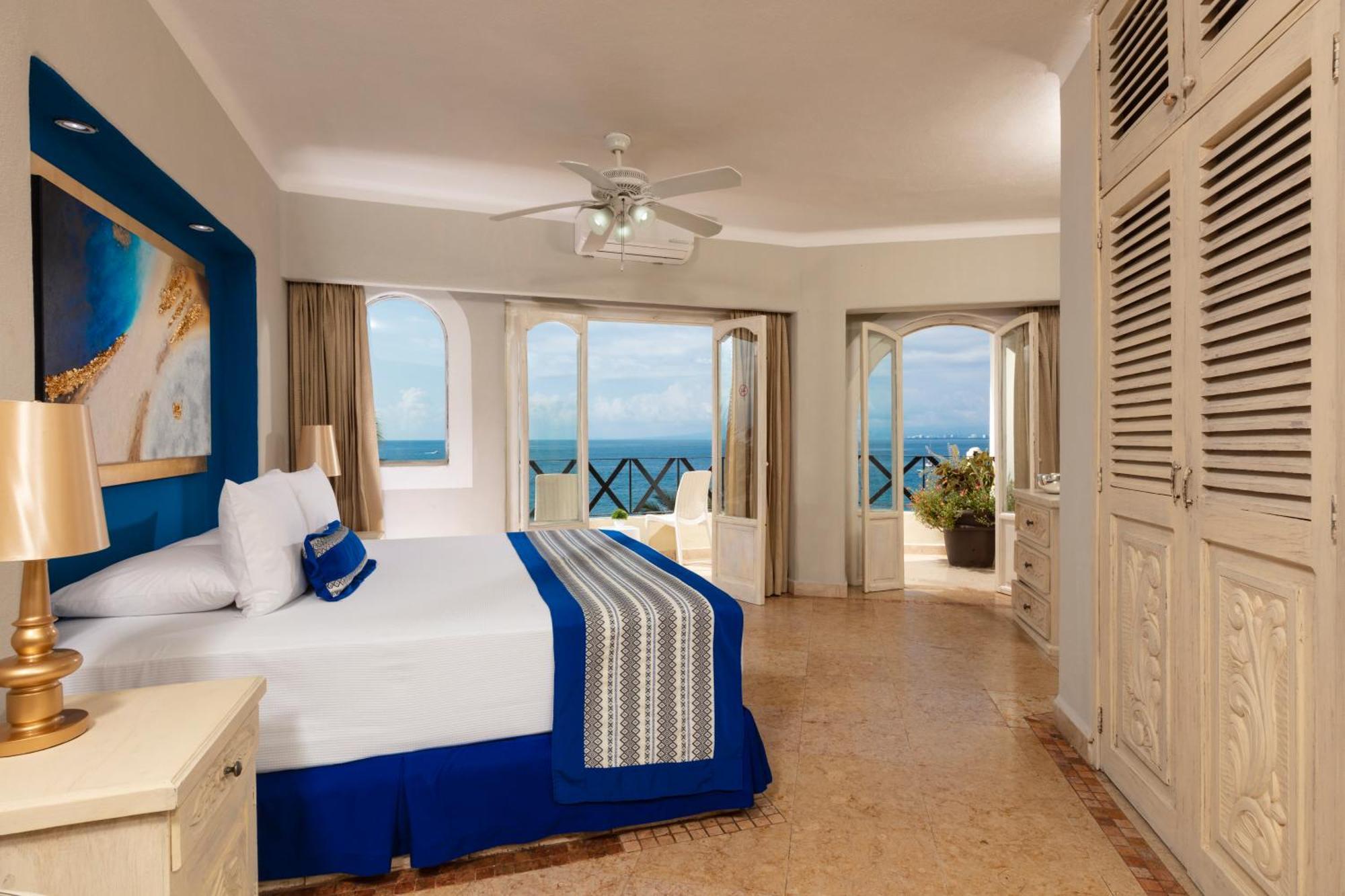 Breezy Blue Jr Suite King Bed,1273520968:JPEG