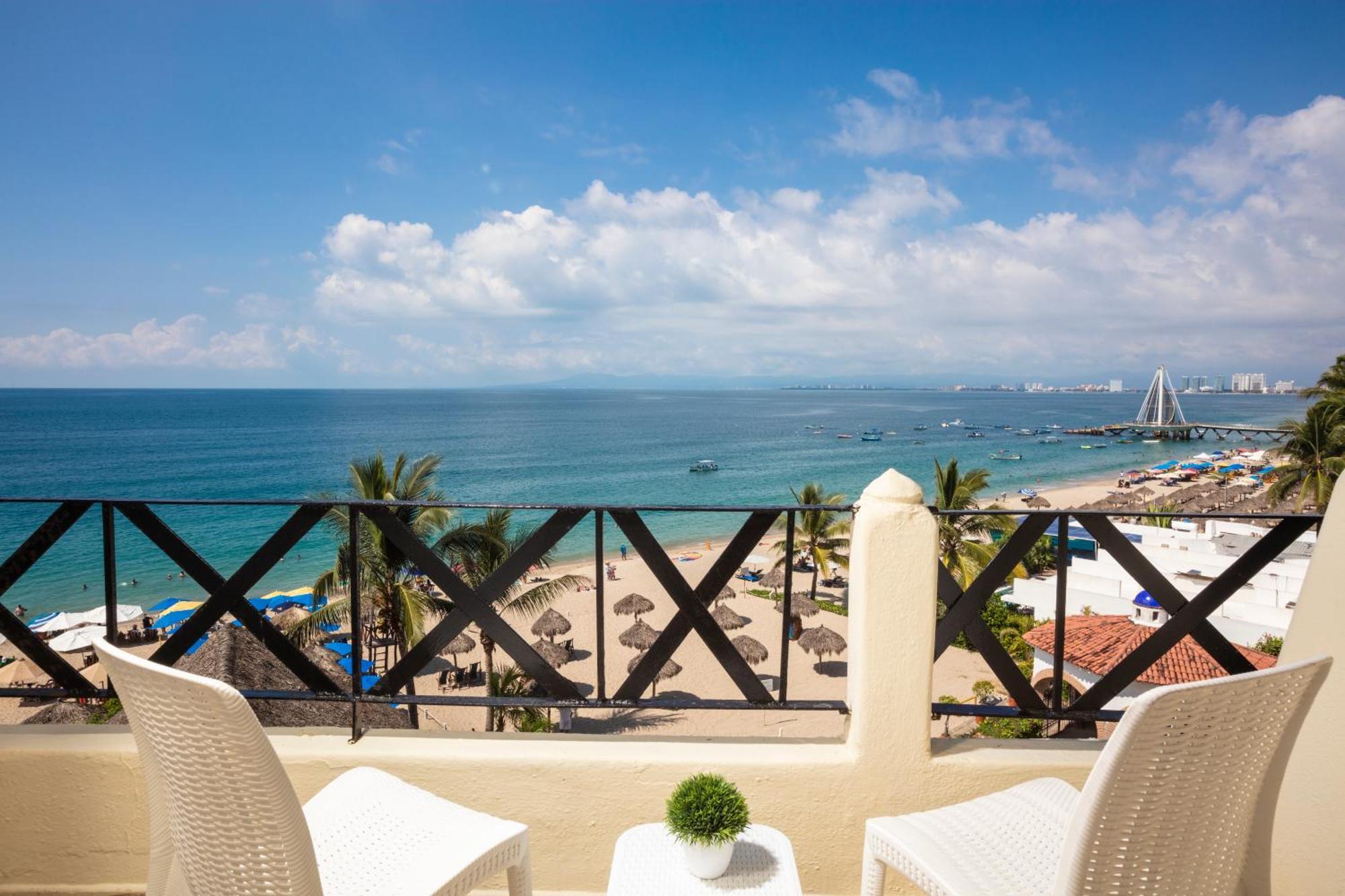 Blue Splendor Oceanfront King Bed