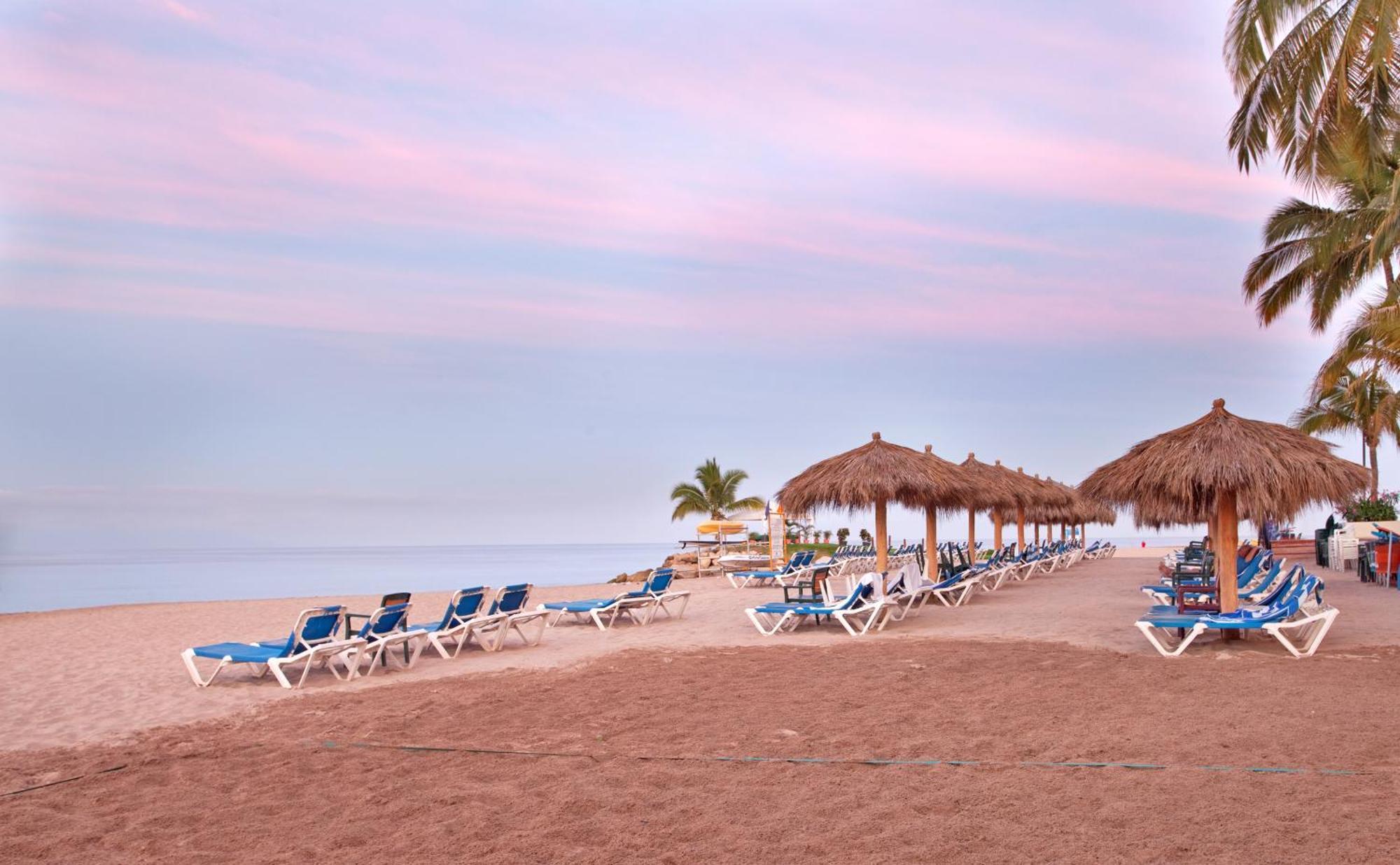Sun Club Romantic Ocean Front Terrace