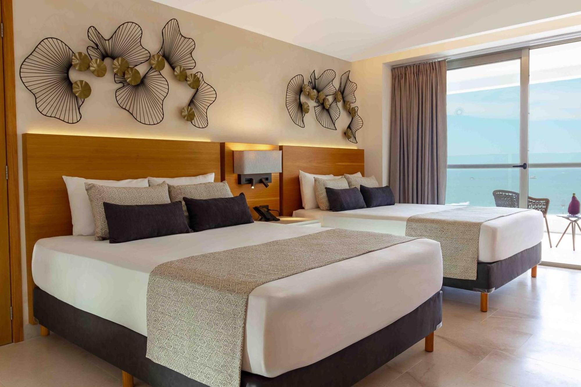 SUPERIOR DELUXE OCEANFRONT,1636746880:JPEG