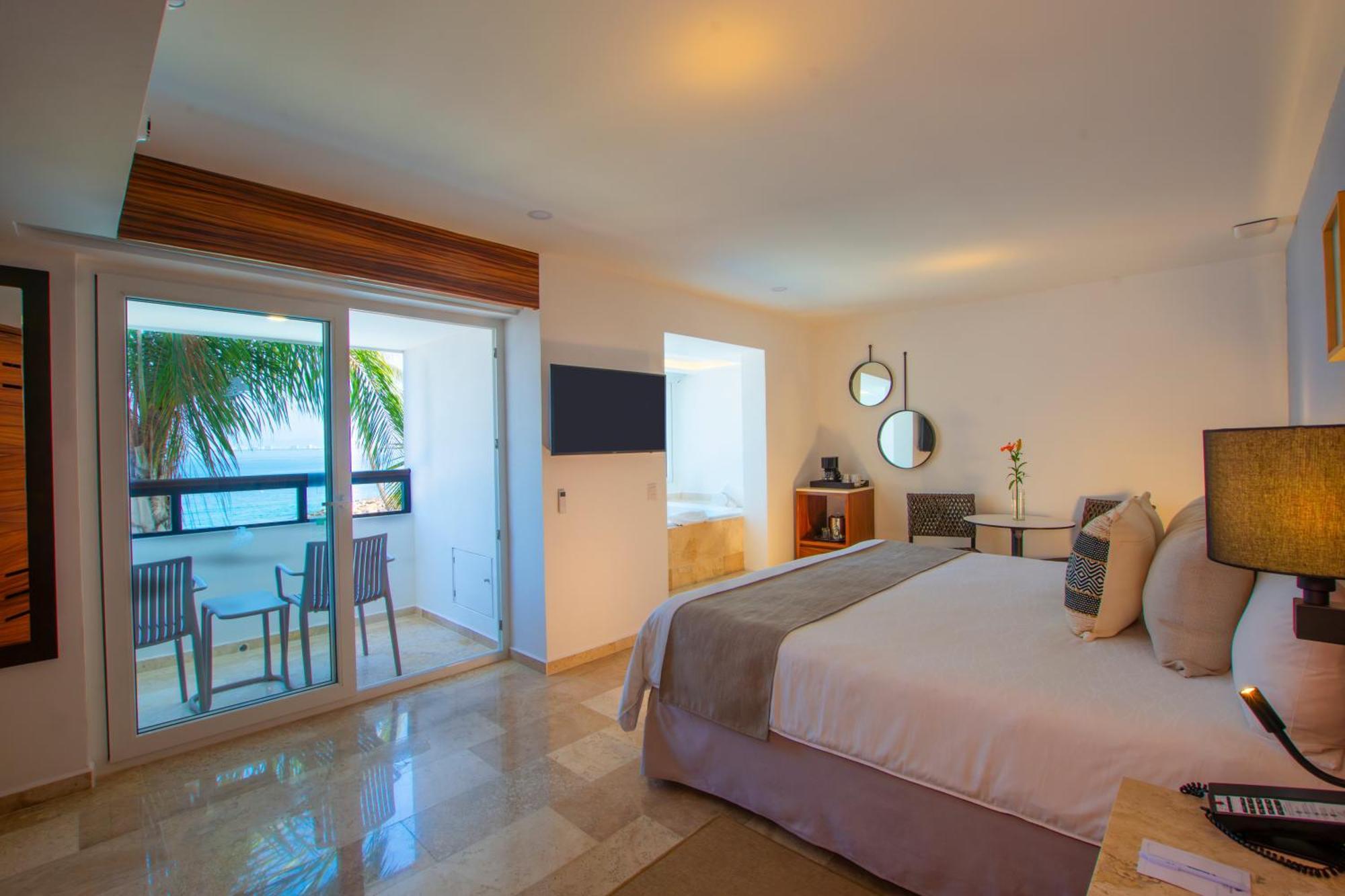 Honeymoon Suite with Jacuzzi - Ocean Front,1698872816:JPEG