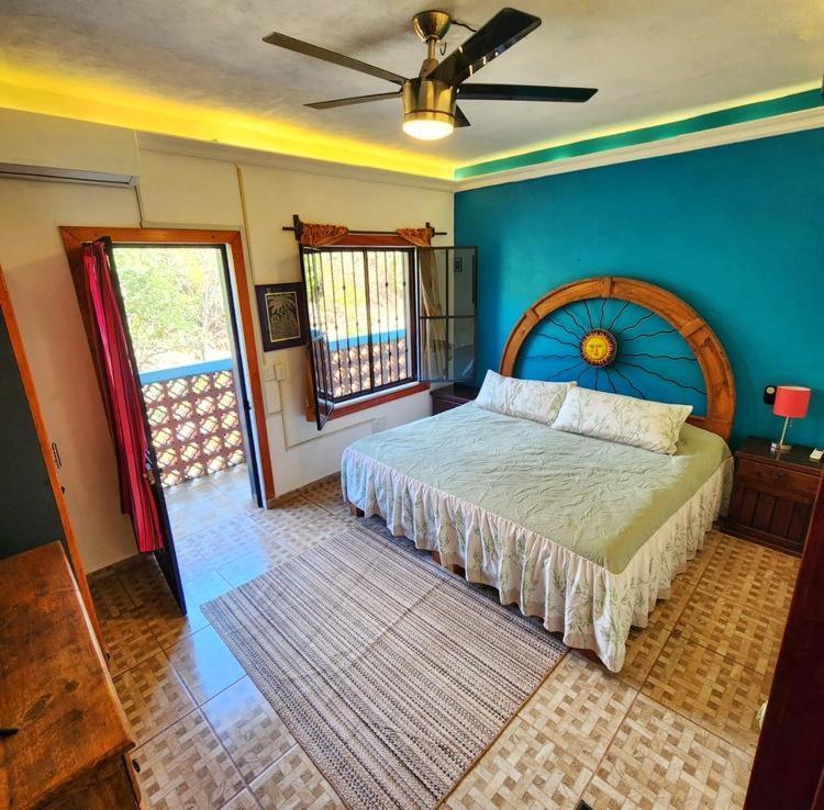 Apartamento de 1 dormitorio con balcón y vistas a la montaña