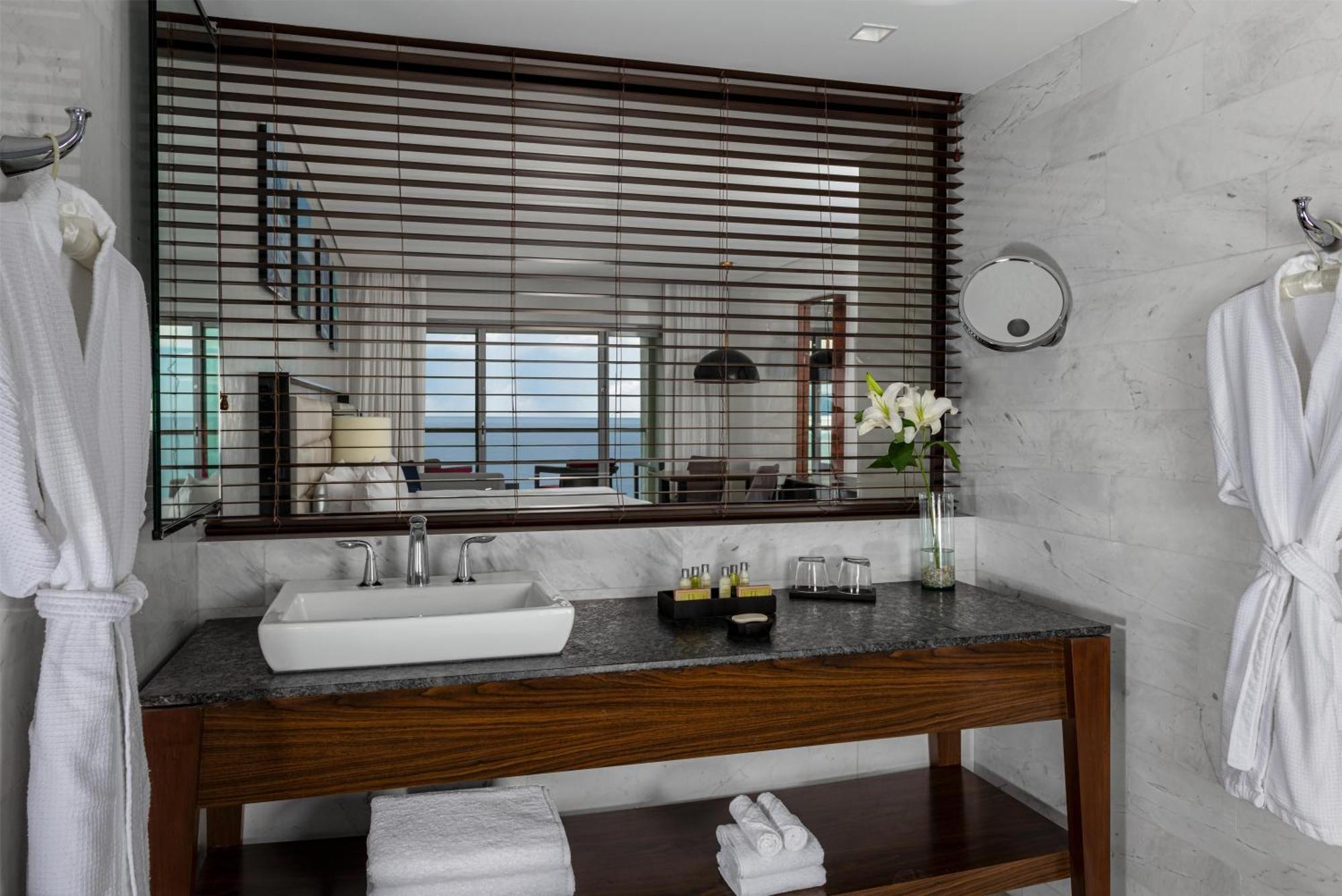 King Room Oceanfront Premier View