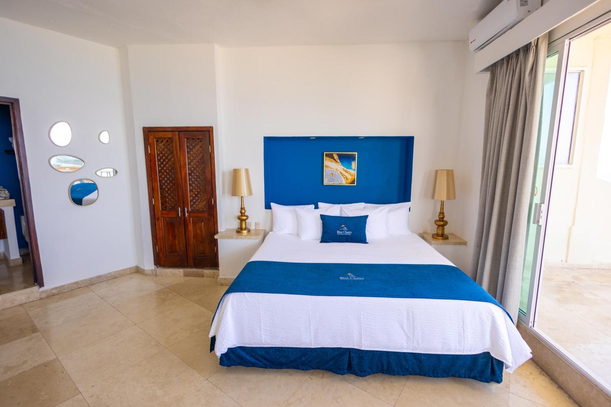Blue Splendor Oceanfront King Bed