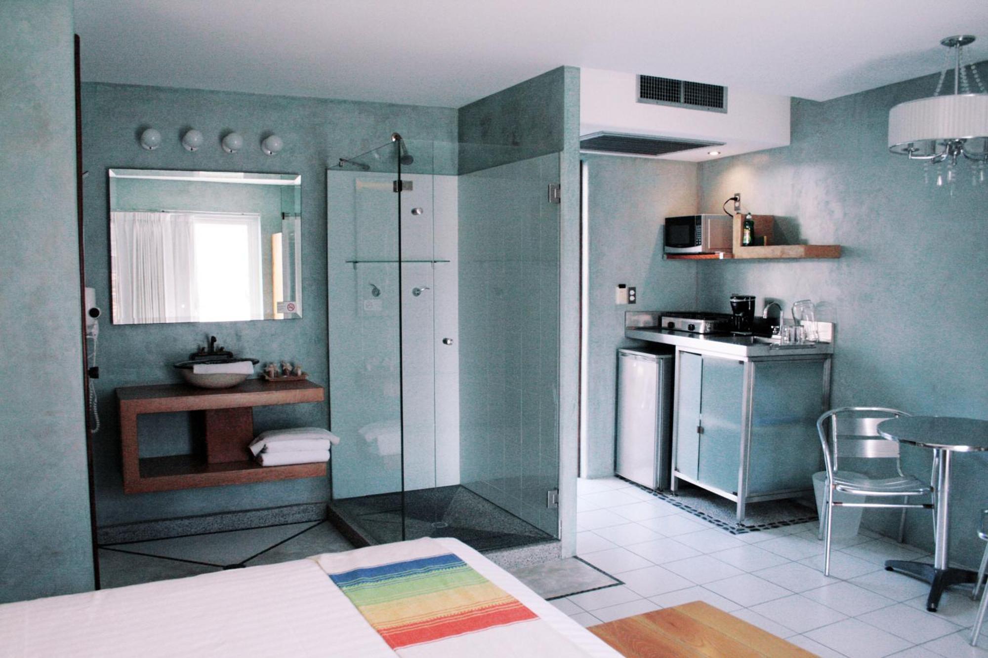One Bedroom Kitchenette