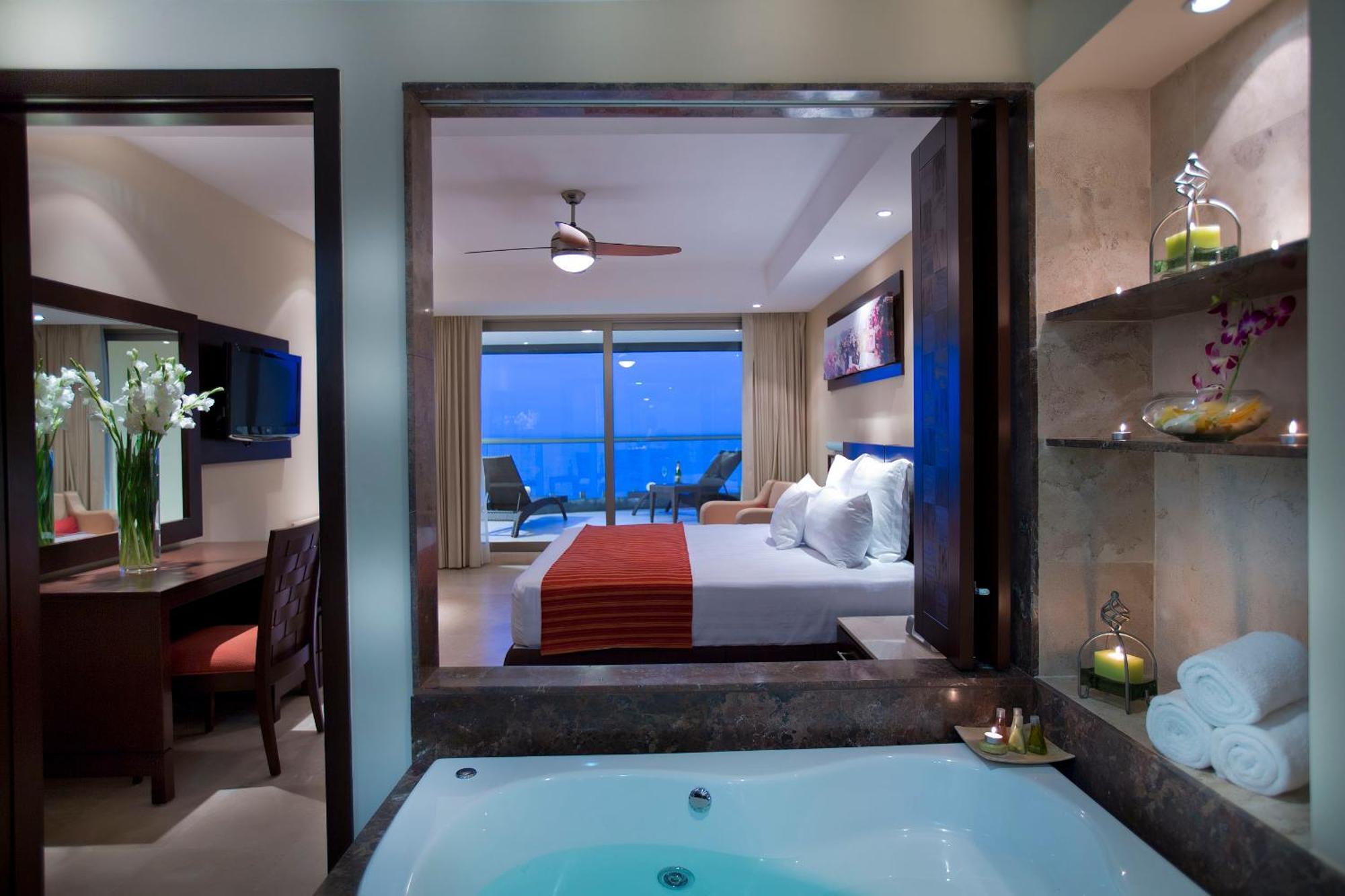 SUITE CON JACUZZI OCEANFRONT,703255282:JPEG