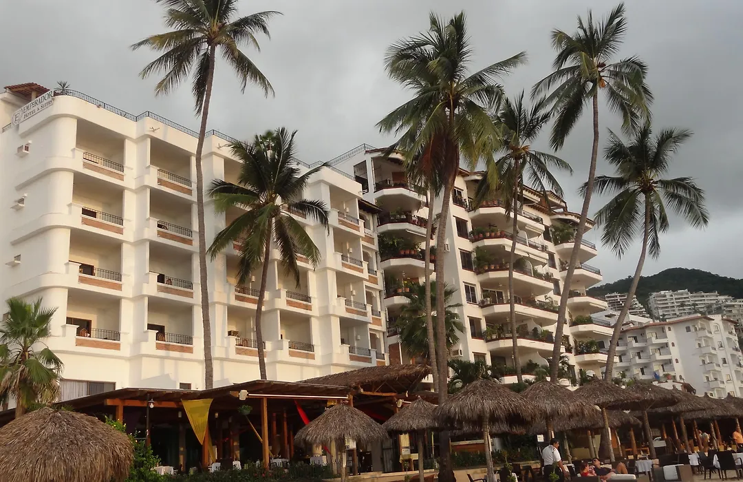 Emperador Vallarta Beachfront Hotel&Suites-1