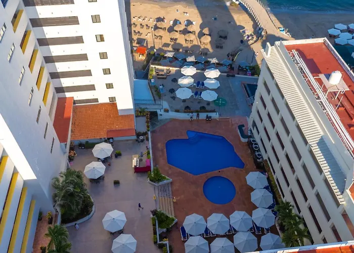 Hotel Delfín Vista Pier Beach Front Puerto Vallarta